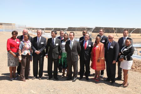 Representantes del gobierno Sudafricano, IDC y Abengoa durante la inauguración de Kaxu Solar One.