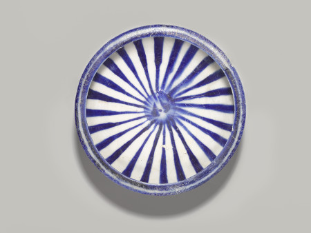 Blue and White bowl. Iran (Kashan), 13th century. Fritware, painted in cobalt blue under a transparent glaze. Diameter: 17.6 cm H: 9.3 cm. Brooklyn Museum, New York Acc. no. 75.2