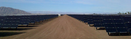 Módulos de la planta fotovoltaica Mount Signal Solar, en Estados Unidos