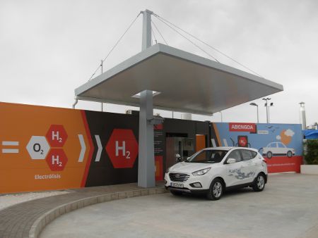 Abengoa finaliza la construcción de su segunda estación de servicio de hidrógeno