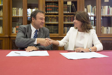 The Focus-Abengoa Foundation and Loyola Andalucía University sign an agreement to offer internships in Abengoa for undergraduate and graduate students