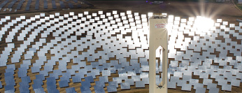 Panorama of the PS20 plant of the Solúcar Platform: Heliostats and tower on a sunny day.