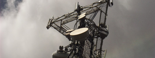 Redes de comunicaciones móvil y fija para operadores telecomunicación y sistemas ferroviarios - Varios países